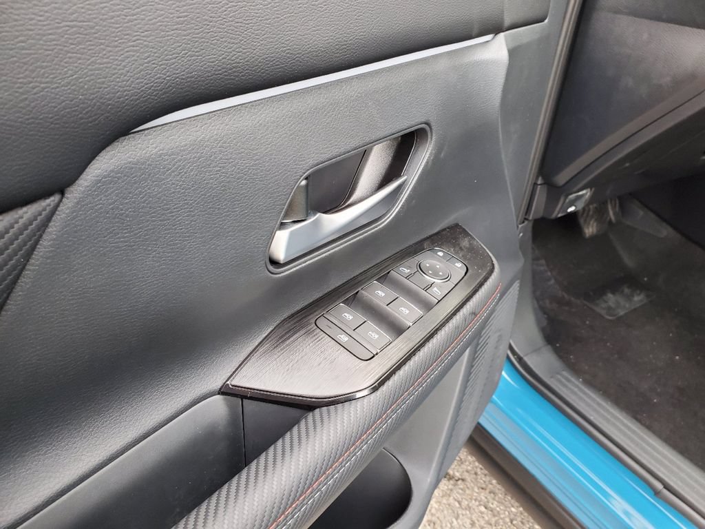 New 2026 Nissan Kicks SR w/ SR Premium Package FWD image 15