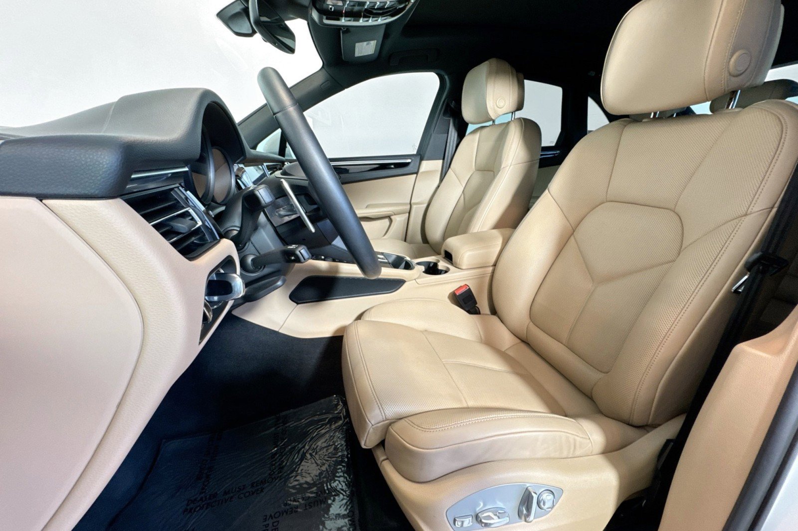 Used 2024 Porsche Macan w/ Premium Plus Package image 19