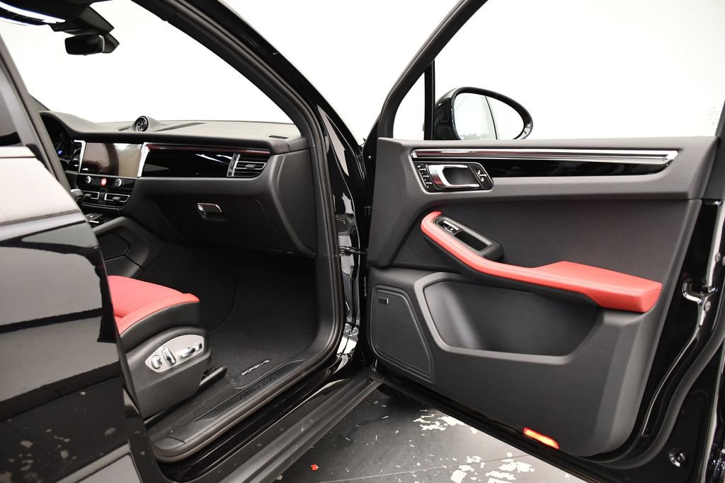 Used 2025 Porsche Macan image 49