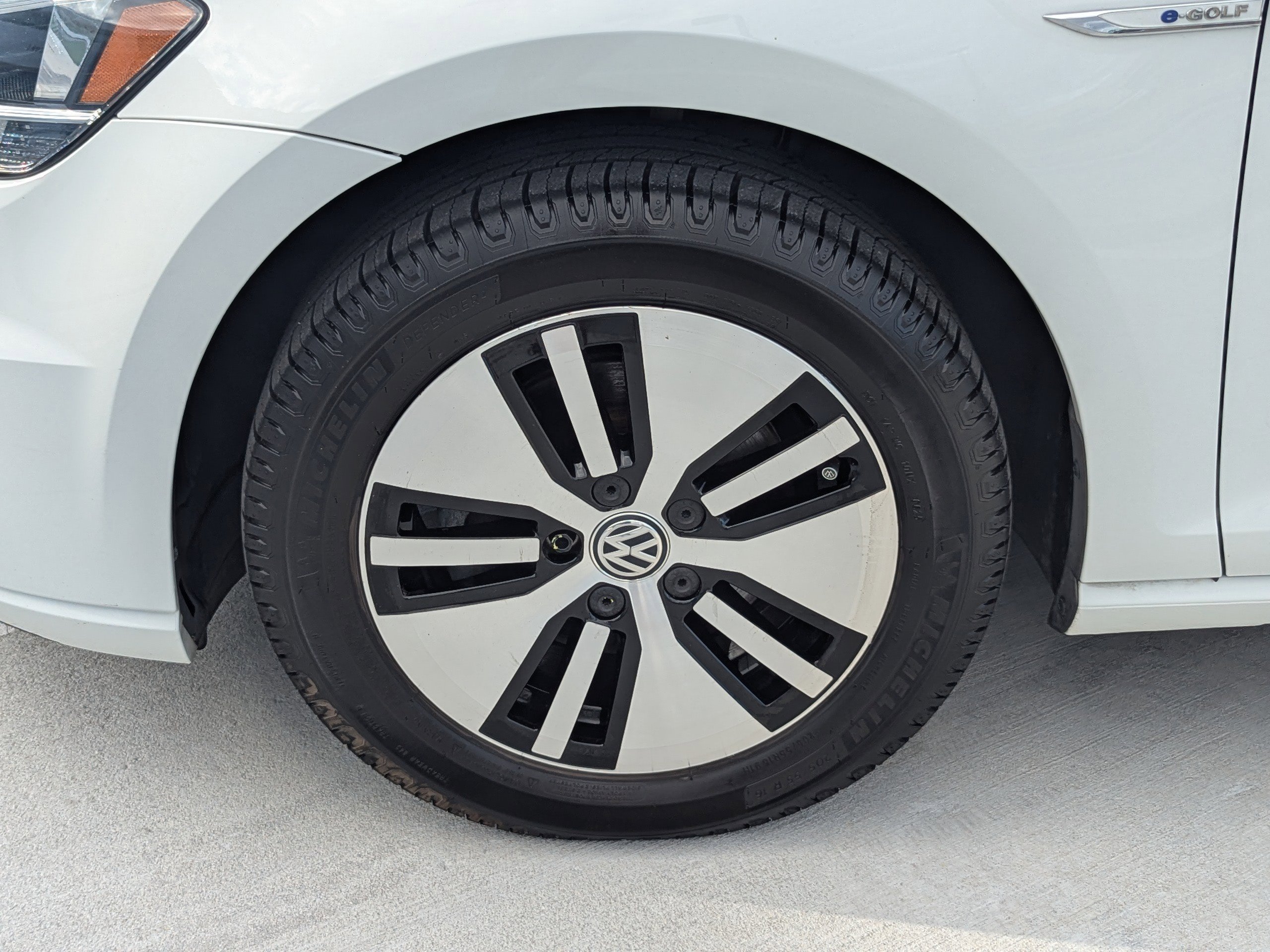 Used 2019 Volkswagen e-Golf SE w/ Driver Assistance Package image 30