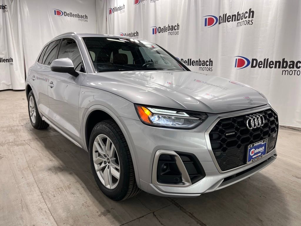 Used 2022 Audi Q5 2.0T Premium w/ Convenience Package AWD/4WD image 1