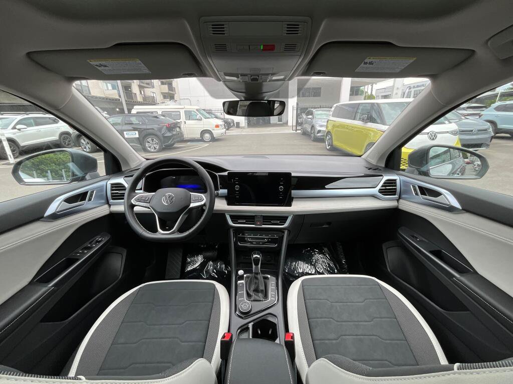New 2026 Volkswagen Taos SE AWD/4WD image 16