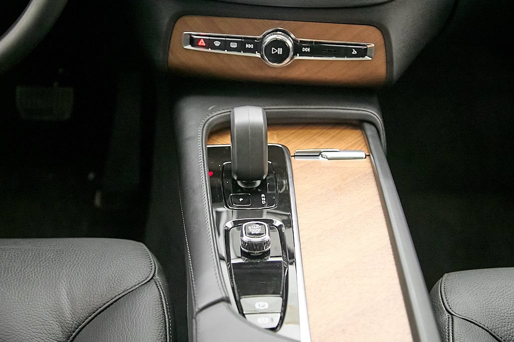 Certified 2023 Volvo XC90 B6 Core w/ Protection Package Premier AWD/4WD image 31