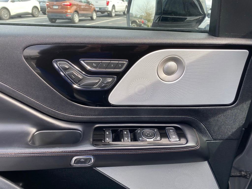 Used 2022 Lincoln Aviator Reserve w/ Equipment Group 201A image 11