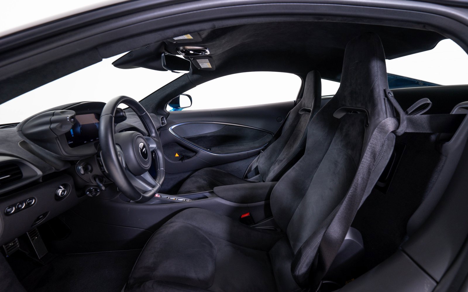 Used 2024 McLaren Artura image 17