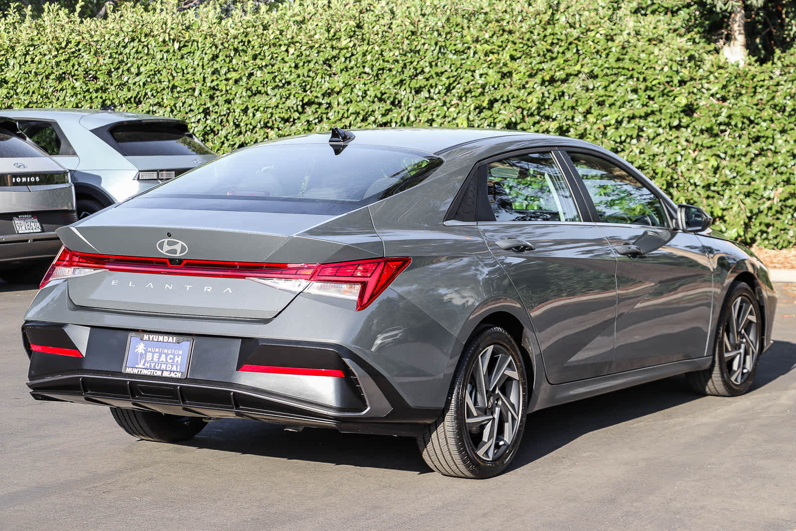 Certified 2025 Hyundai Elantra SEL FWD image 6