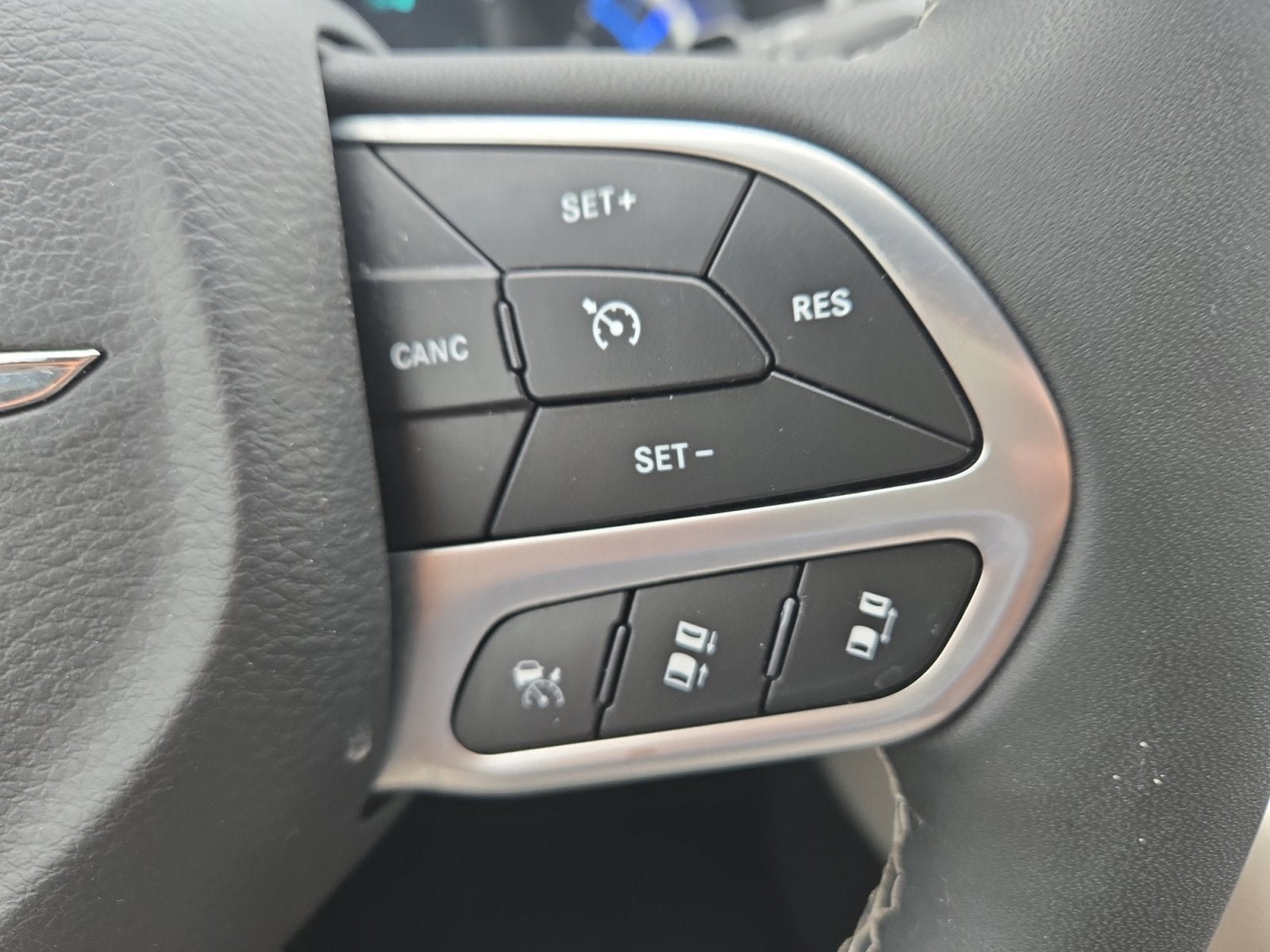 Used 2023 Chrysler Pacifica Touring-L FWD image 15
