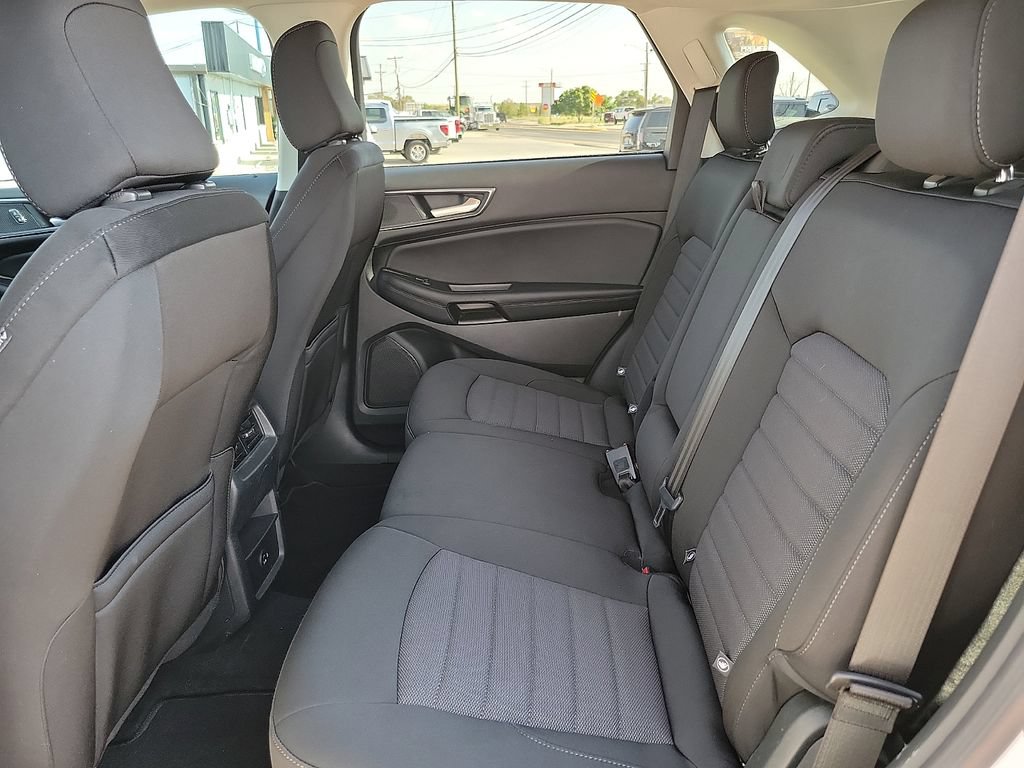 Used 2022 Ford Edge SE w/ Black Appearance Package AWD/4WD image 17