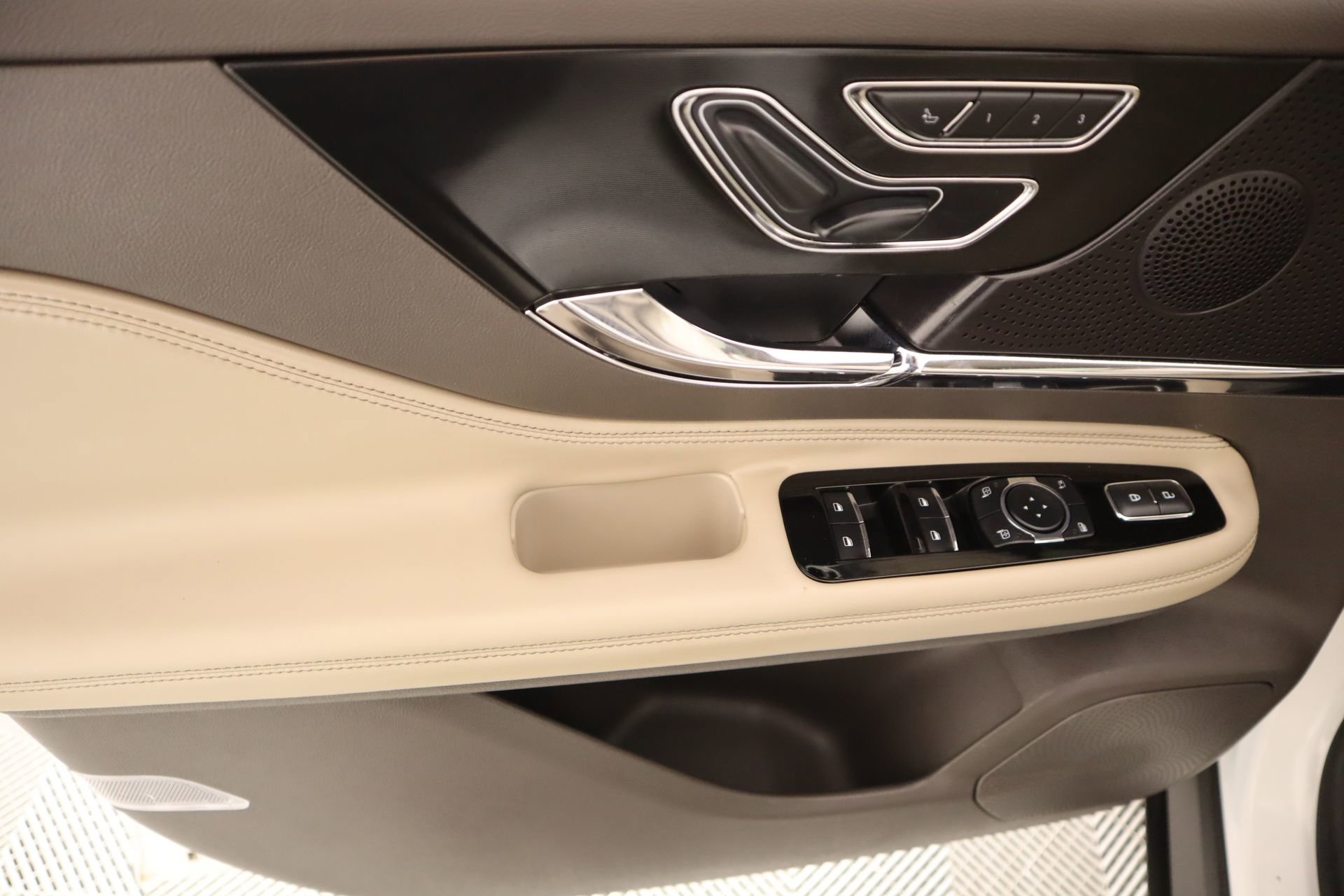 Certified 2024 Lincoln Corsair FWD image 15