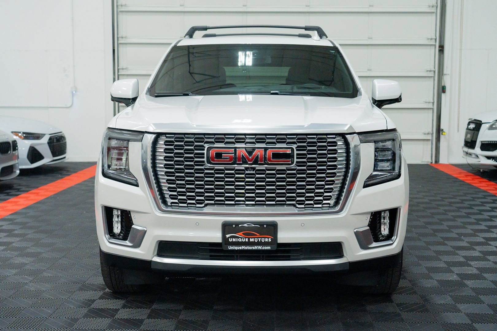 Used 2024 GMC Yukon Denali AWD/4WD image 2