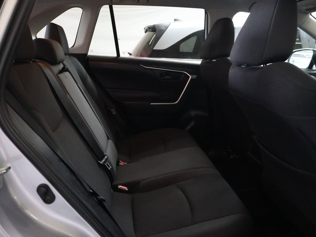 Used 2019 Toyota RAV4 LE FWD image 13