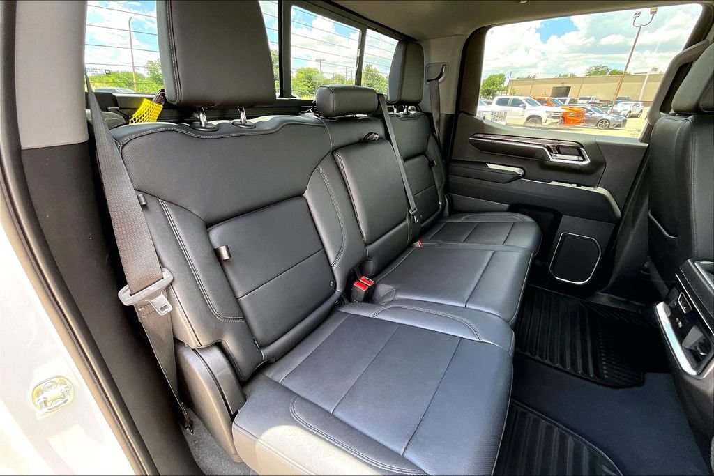Used 2023 Chevrolet Silverado 1500 LTZ w/ Technology Package AWD/4WD image 32