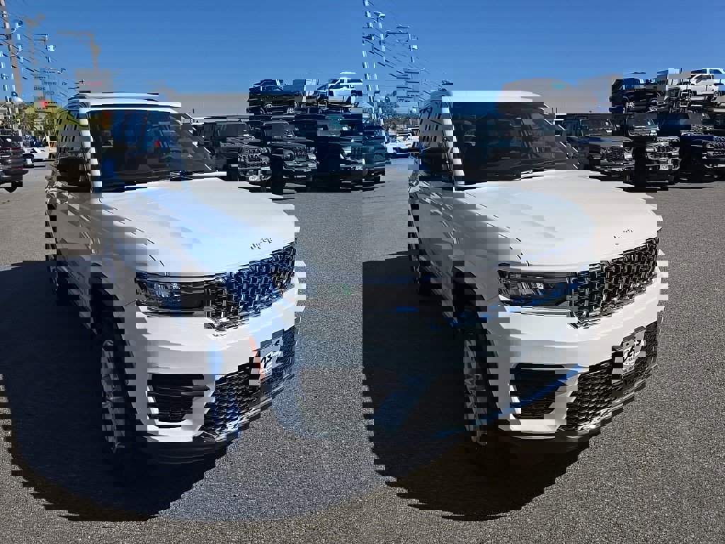 New 2025 Jeep Grand Cherokee Laredo