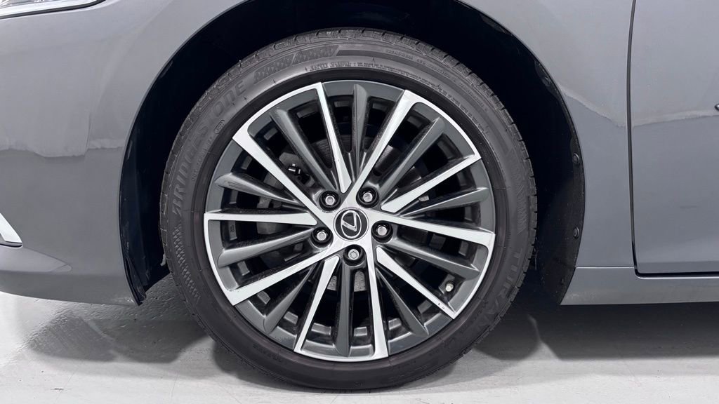 Used 2023 Lexus ES 350 Luxury w/ Accessory Package (Z1) image 29