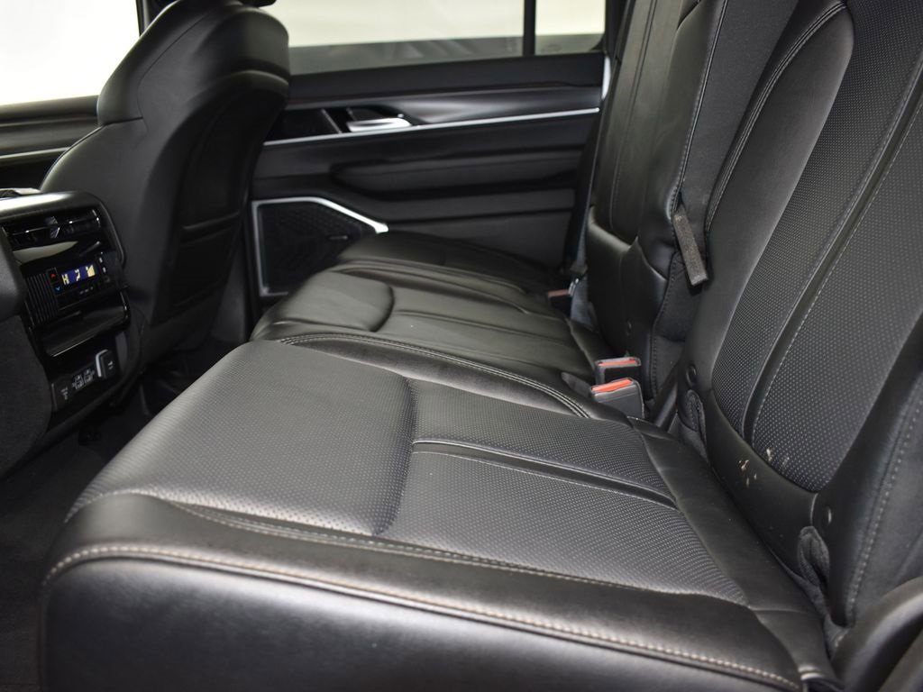 Used 2024 Jeep Wagoneer L Series II w/ Flexible Seating Group image 16