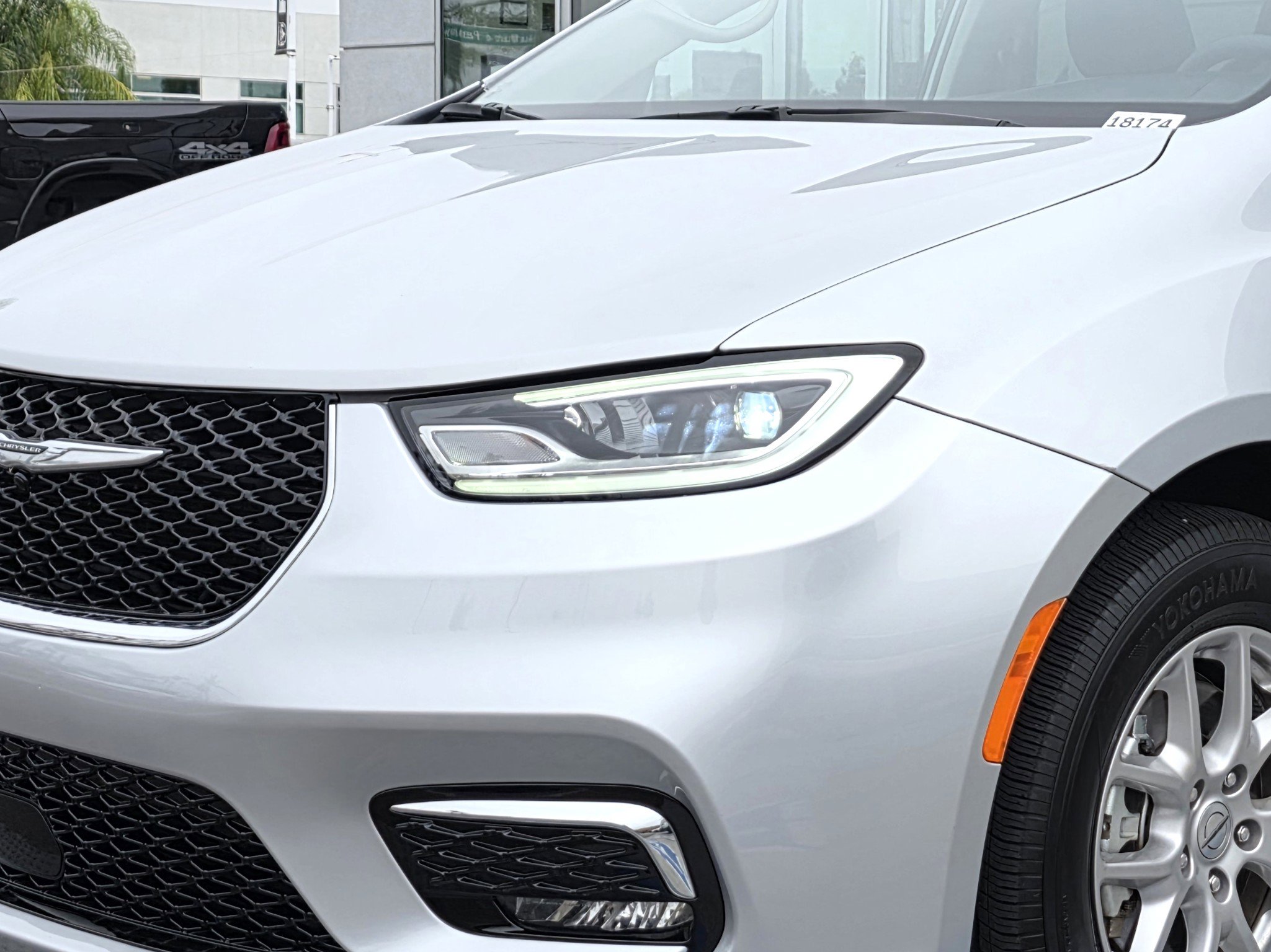 Certified 2024 Chrysler Pacifica Touring-L image 9