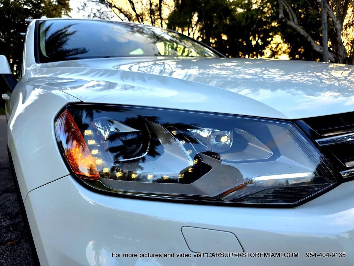 Used 2011 Volkswagen Touareg Sport image 29