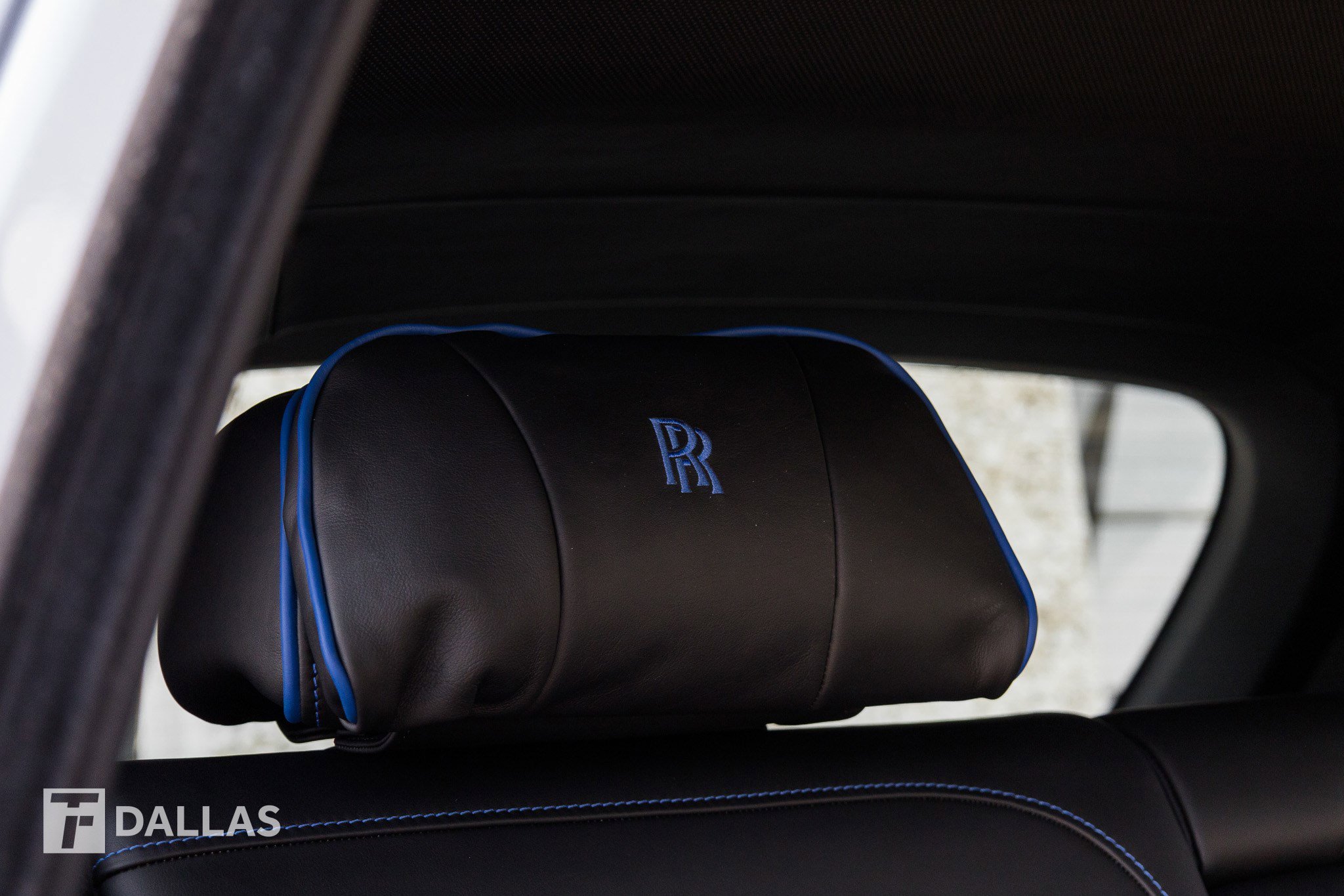 Used 2022 Rolls-Royce Cullinan Black Badge w/ Dark Exterior Package image 42