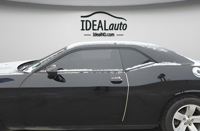 Used 2013 Dodge Challenger SXT image 1