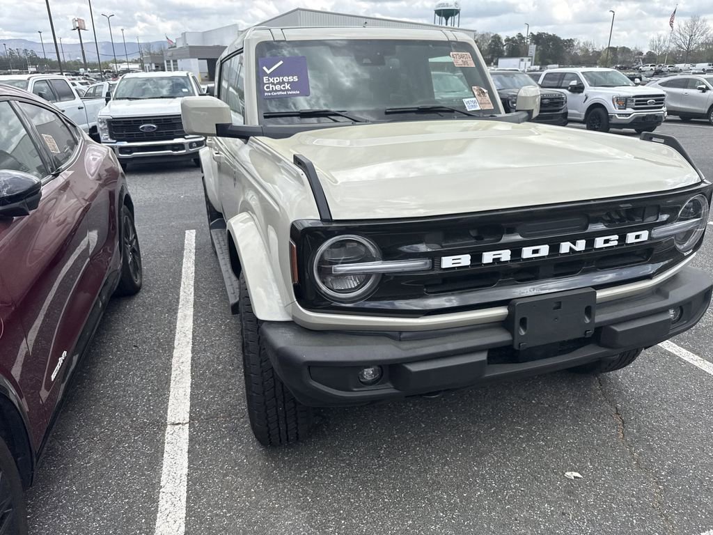 Used 2025 Ford Bronco Outer Banks image 3