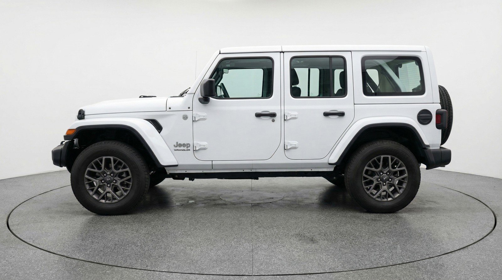 Used 2025 Jeep Wrangler Sahara image 5
