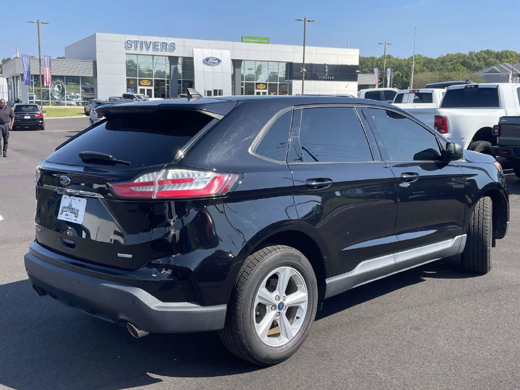Used 2020 Ford Edge SE FWD image 3