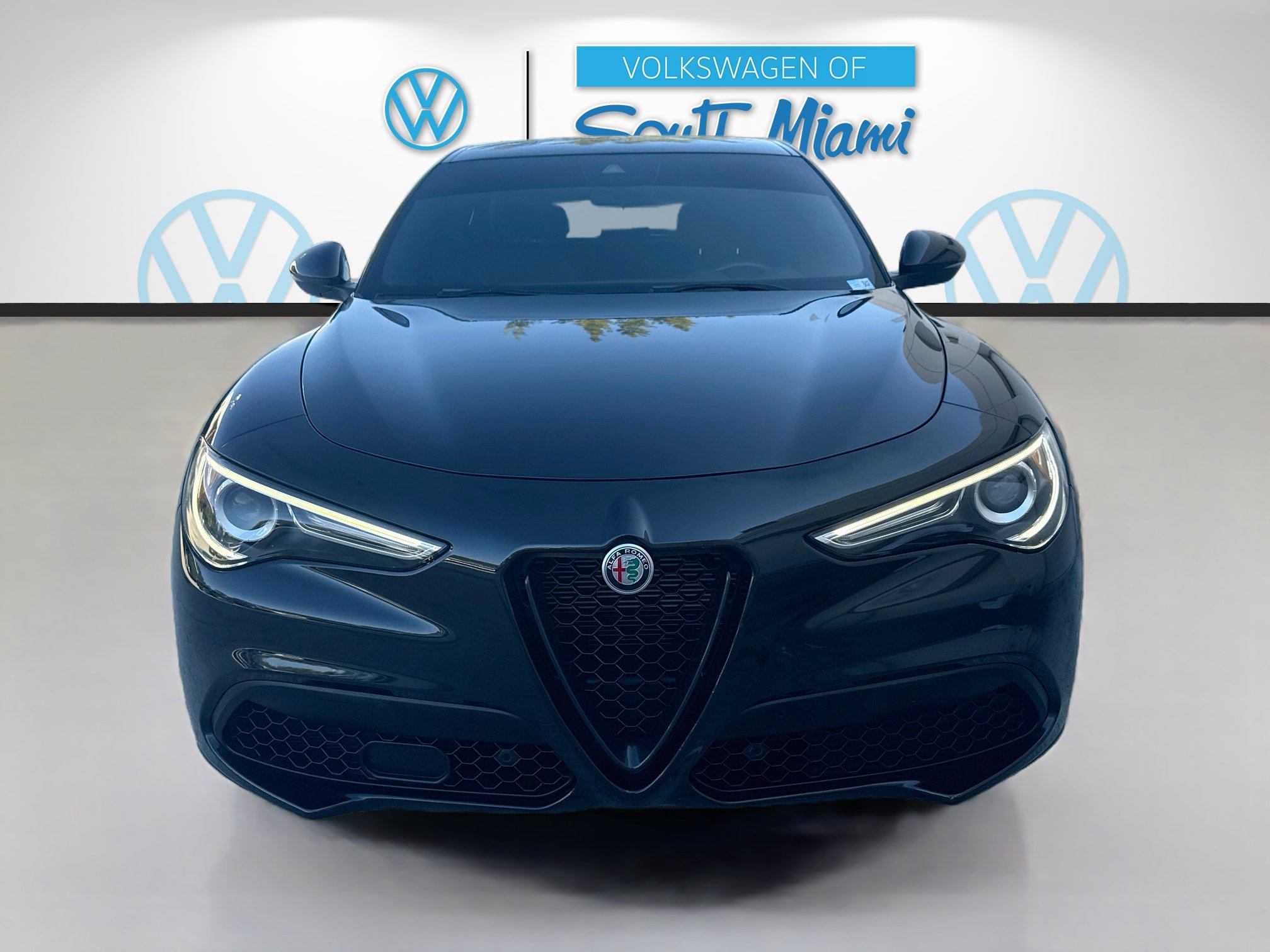 Used 2023 Alfa Romeo Stelvio Sprint RWD image 2