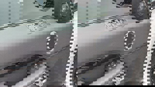 Used 2024 Land Rover Discovery S image 22