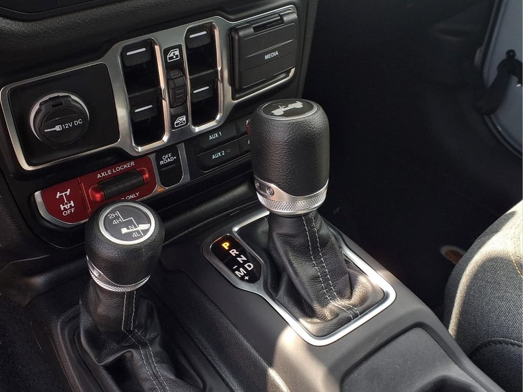 Used 2024 Jeep Wrangler Unlimited Sport AWD/4WD image 12