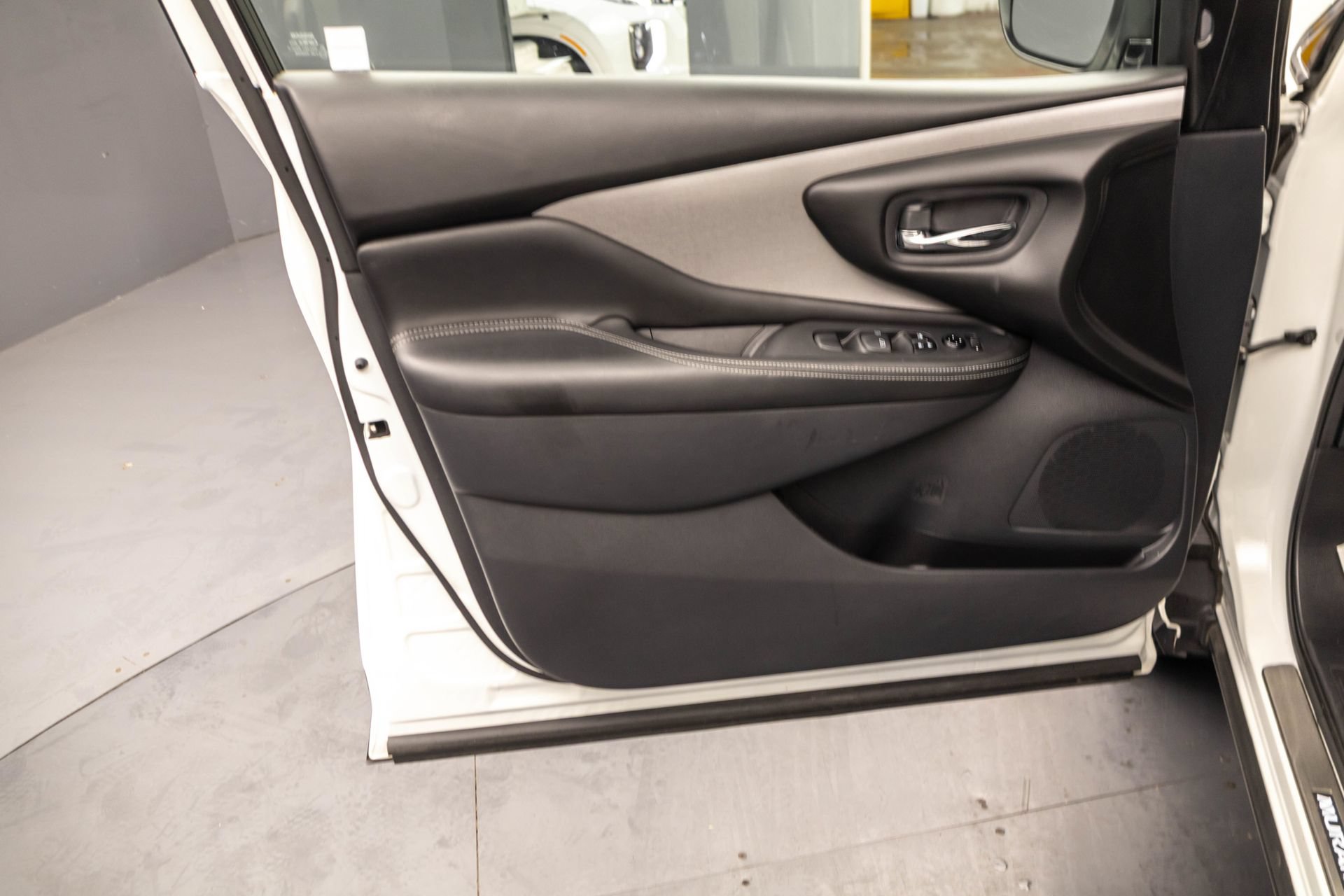 Used 2023 Nissan Murano SV w/ SV Midnight Edition Package AWD/4WD image 28