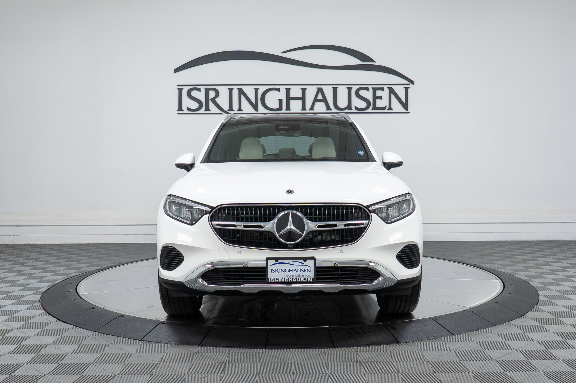 Used 2025 Mercedes-Benz GLC 300 4MATIC image 2