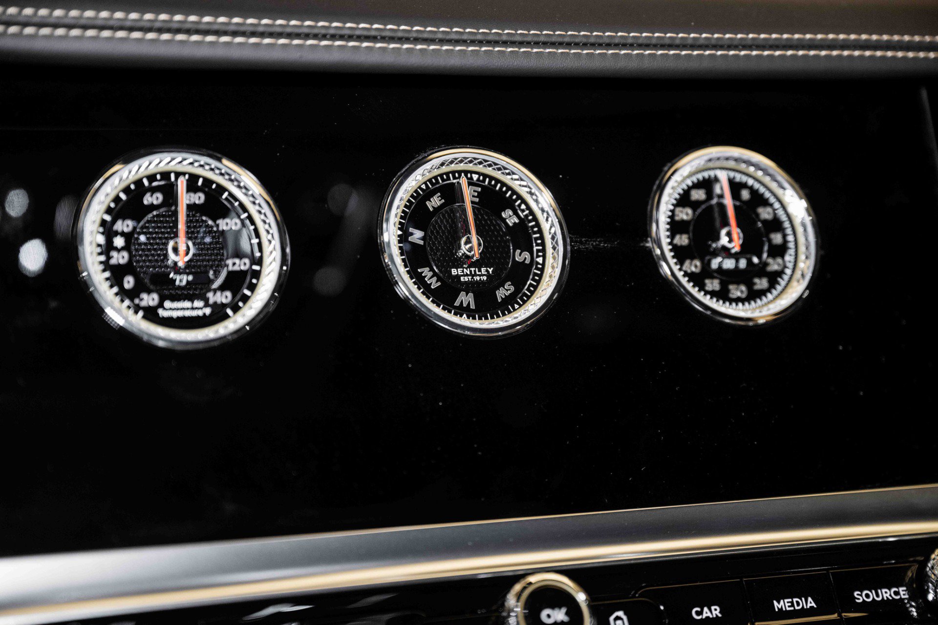 Used 2024 Bentley Continental GT V8 image 30