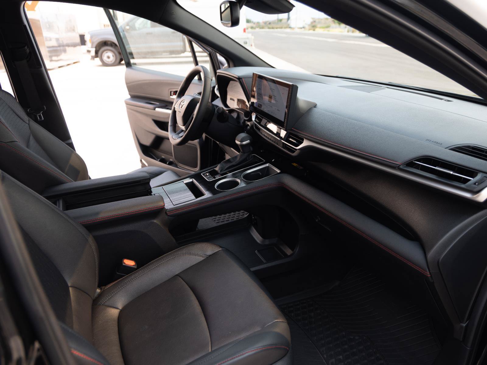 Used 2025 Toyota Sienna XSE AWD/4WD image 26