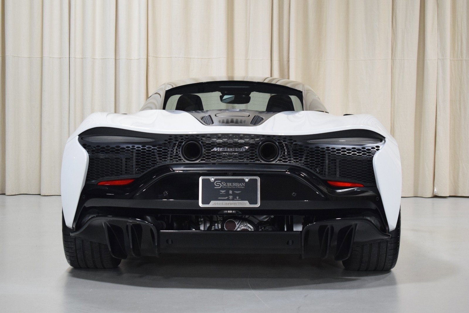 Used 2023 McLaren Artura image 13