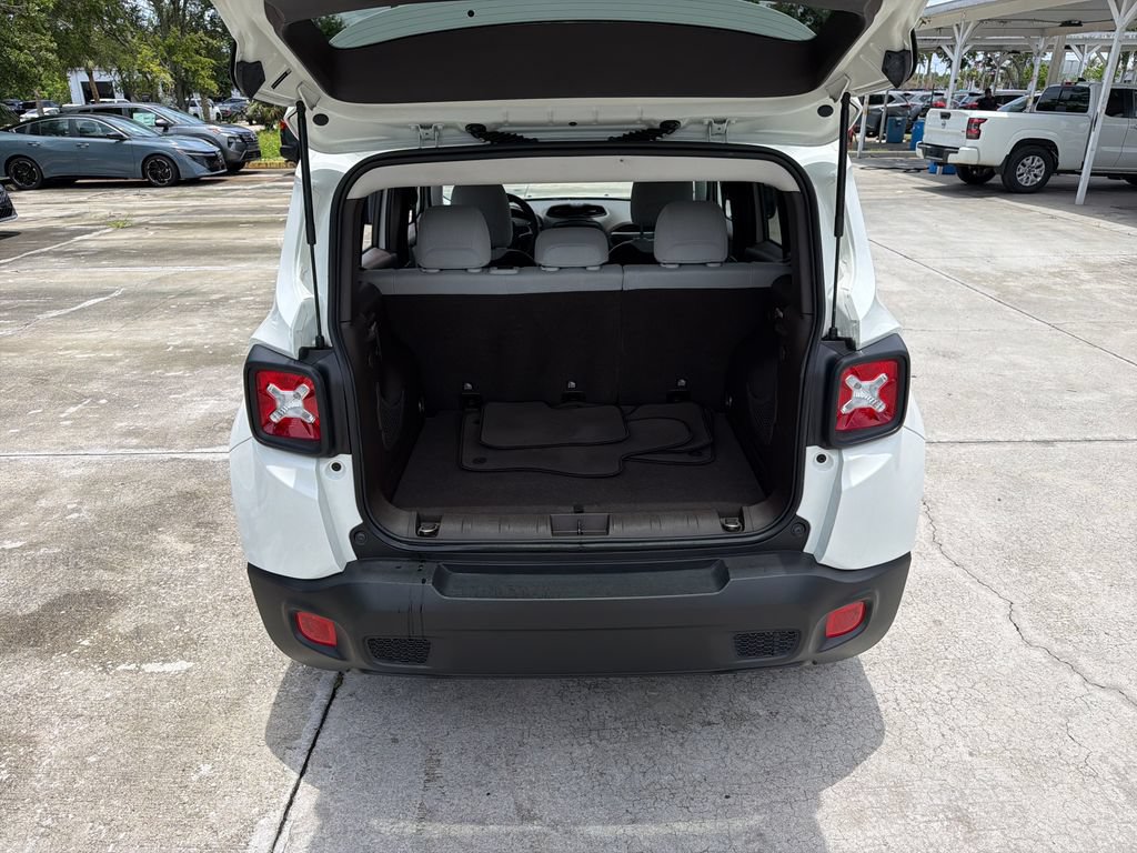 Used 2017 Jeep Renegade Latitude FWD image 31