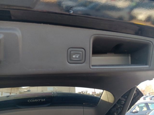 Used 2023 GMC Terrain SLT image 34