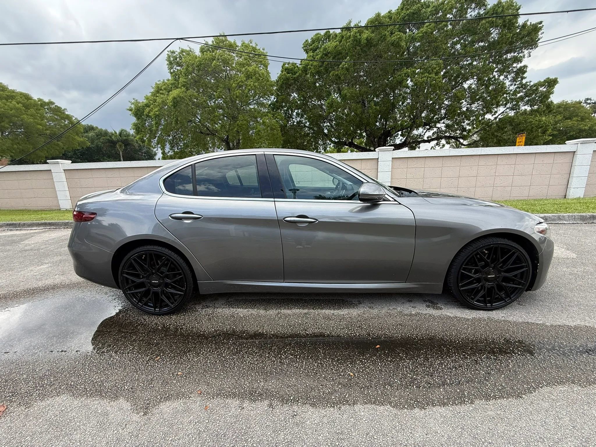 Used 2017 Alfa Romeo Giulia Ti AWD/4WD image 5