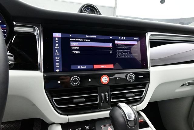 Certified 2025 Porsche Macan AWD/4WD image 10