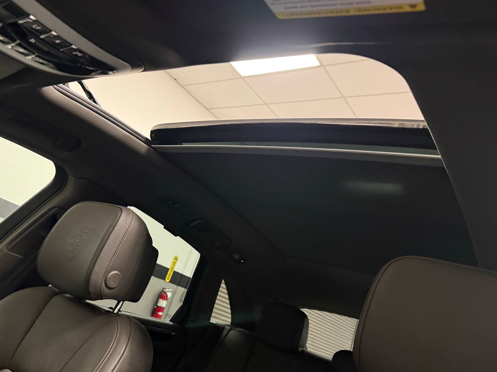 Used 2024 Porsche Macan w/ Premium Plus Package image 24