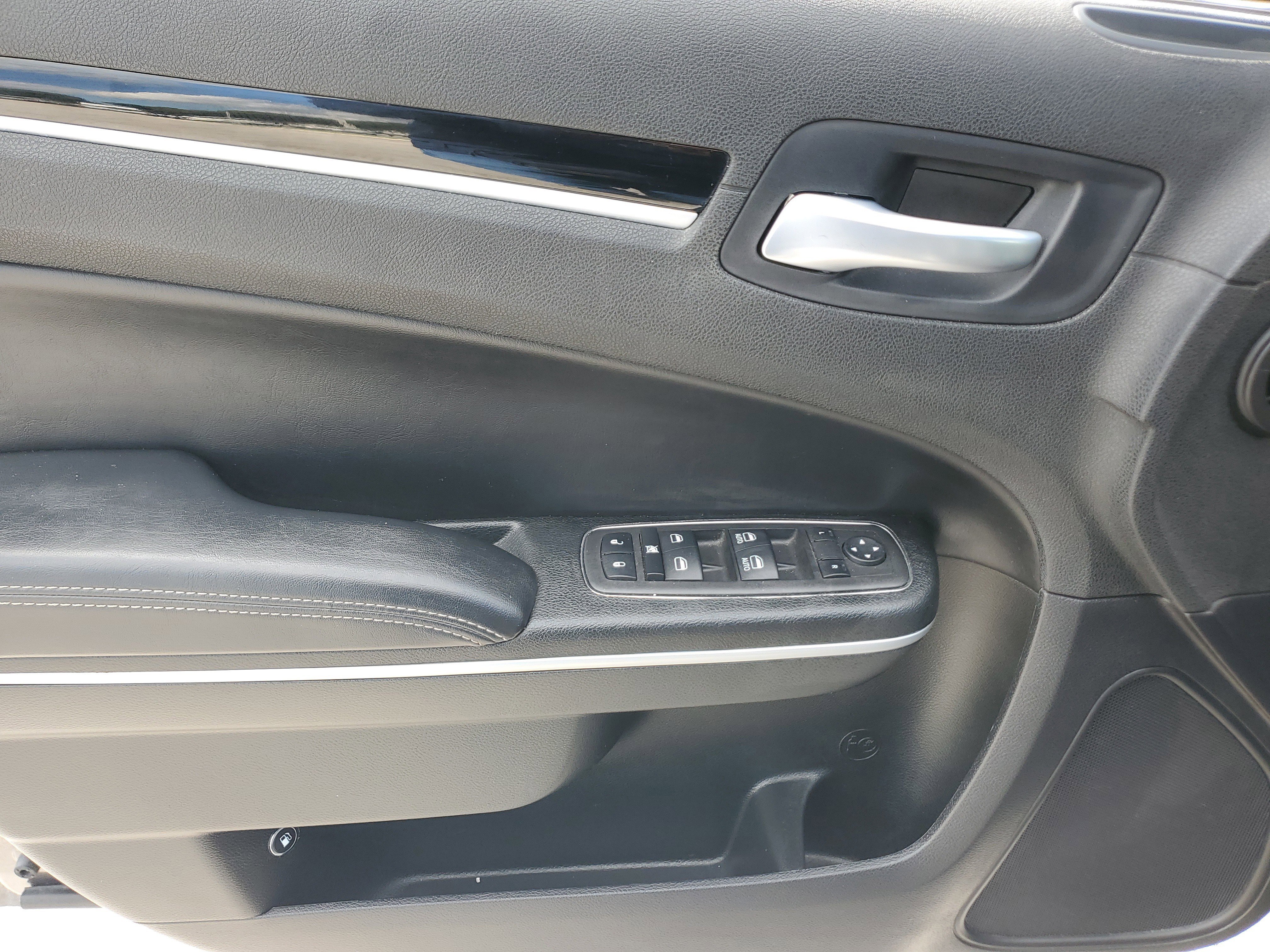 Used 2023 Chrysler 300 S image 25