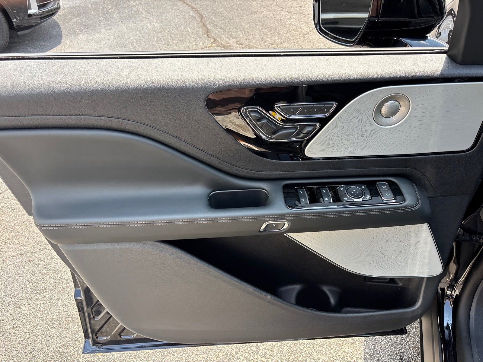 New 2026 Lincoln Aviator Reserve AWD/4WD image 11