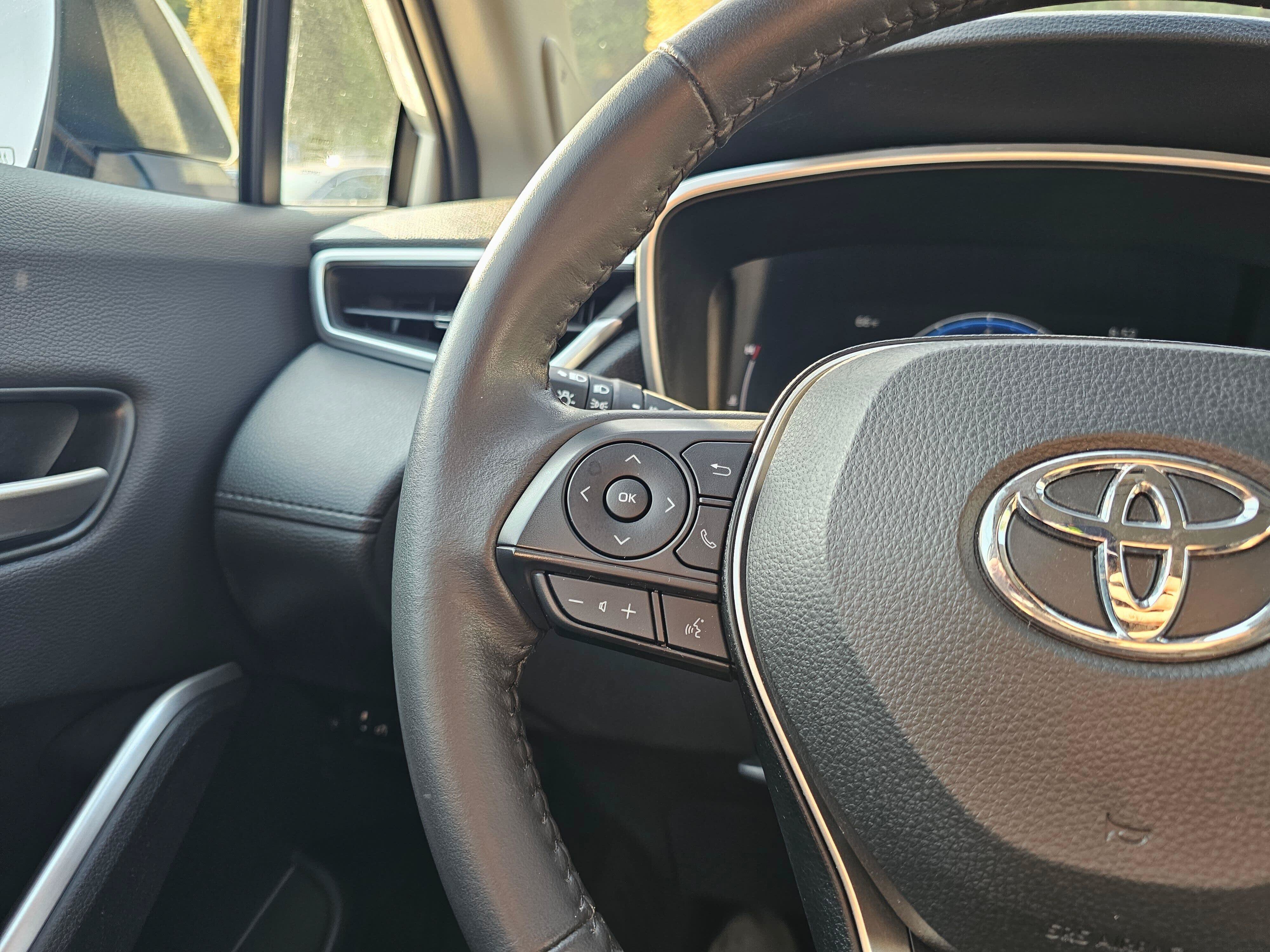 Used 2023 Toyota Corolla Cross XLE w/ Convenience Package AWD/4WD image 34
