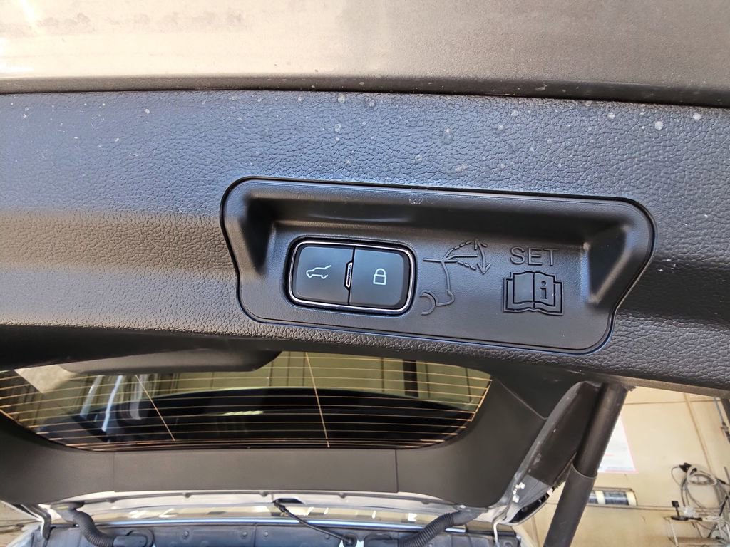 Used 2024 Ford Explorer XLT image 13