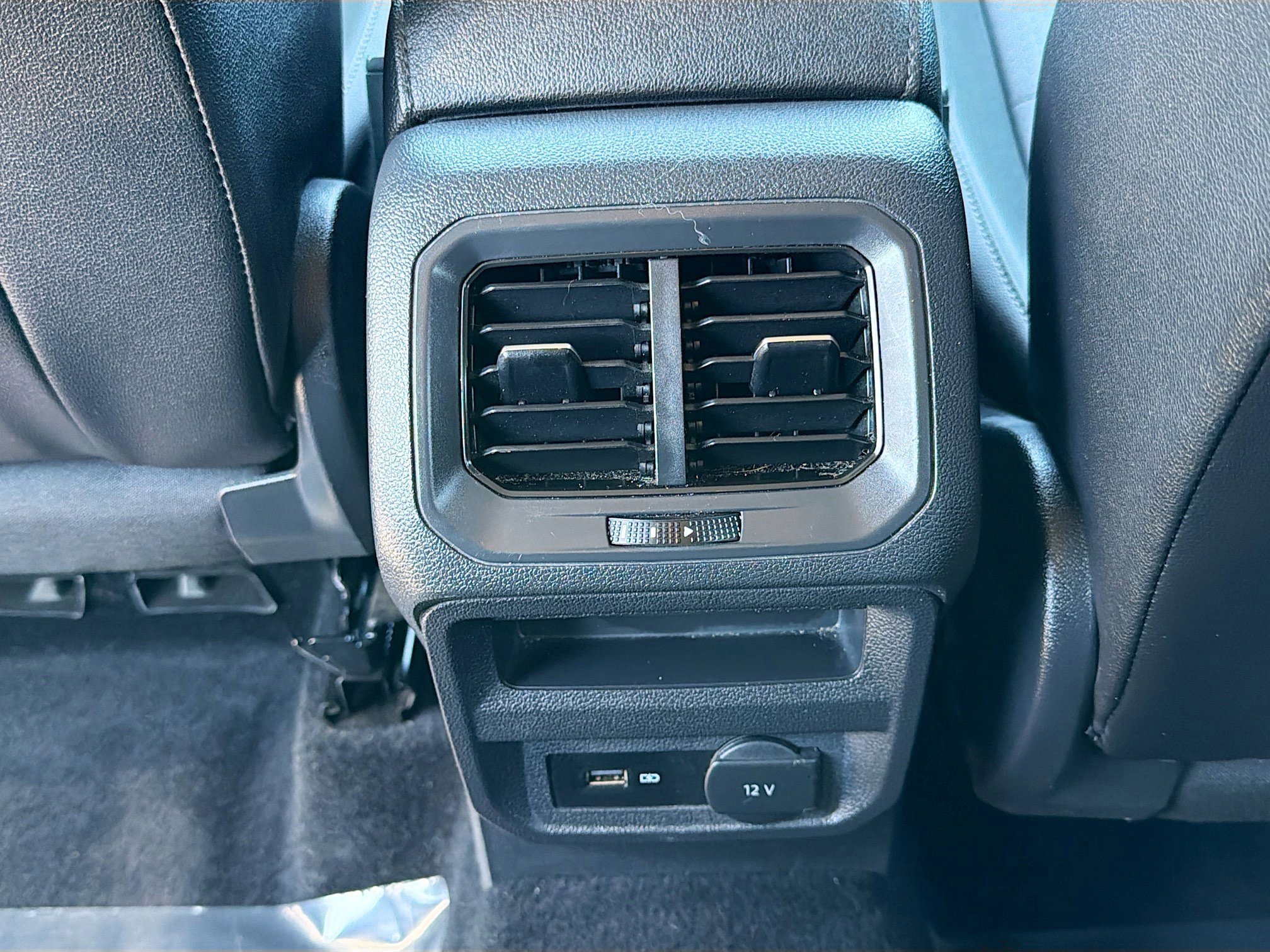 Used 2020 Volkswagen Tiguan SE image 19