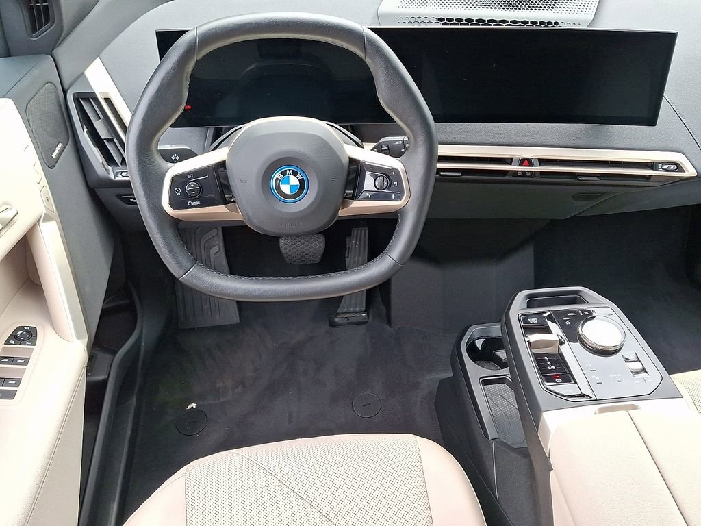 Used 2024 BMW iX xDrive50 w/ Sport Package AWD/4WD image 11