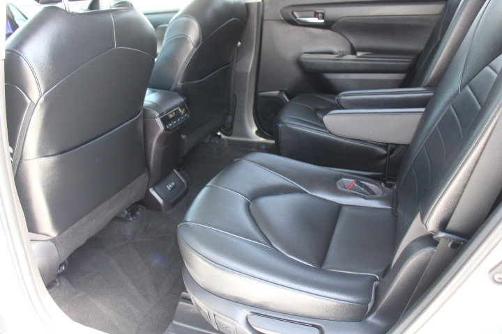 Used 2023 Toyota Highlander XLE FWD image 14