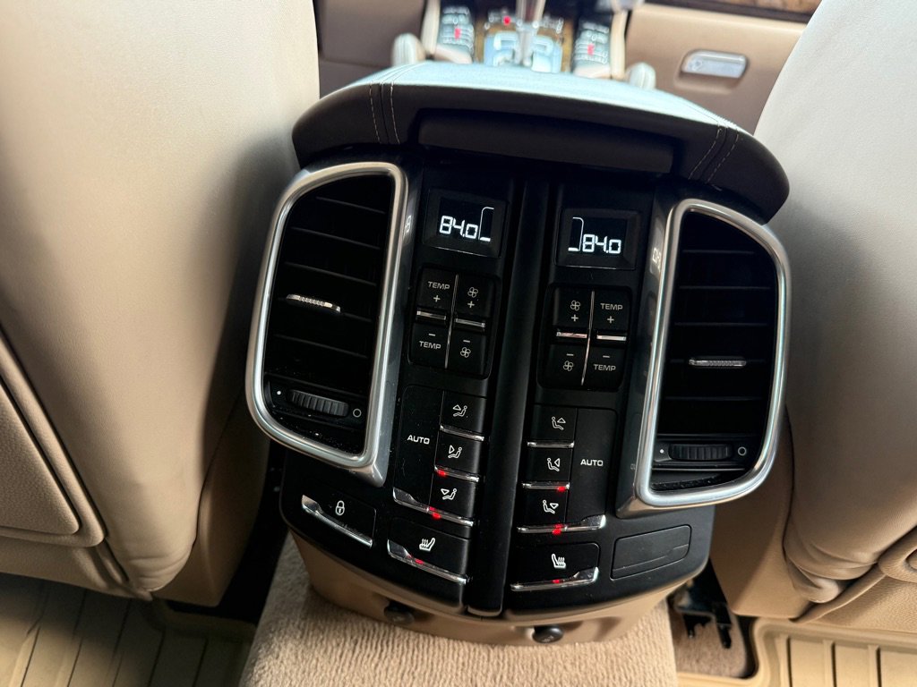 Used 2013 Porsche Cayenne Turbo w/ Premium Pkg Plus image 81