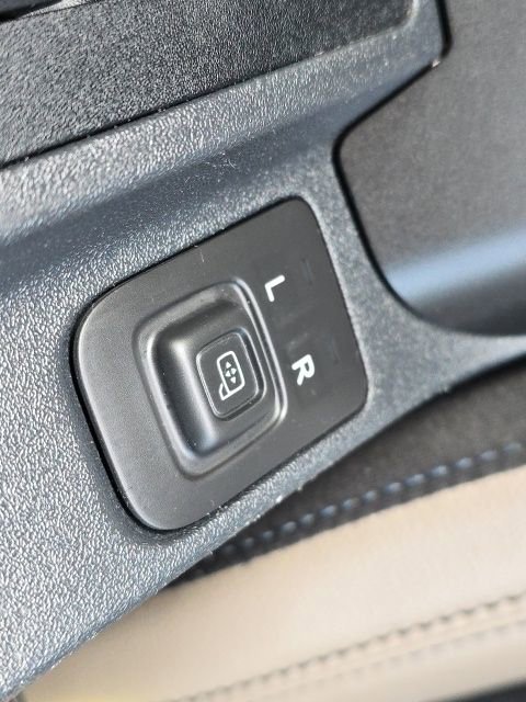 Used 2023 Ford Bronco Wildtrak image 19