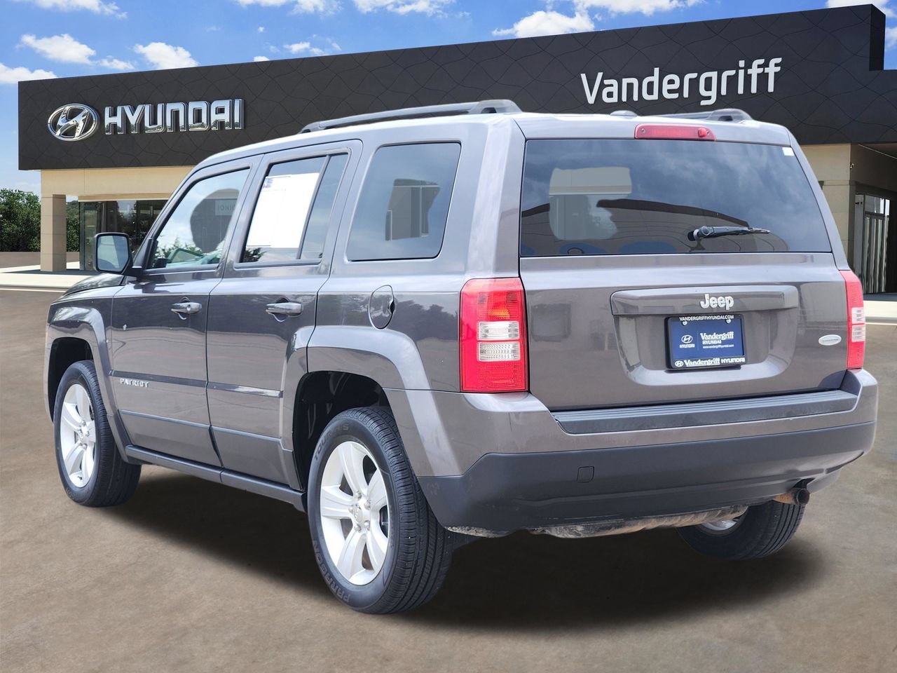 Used 2017 Jeep Patriot Latitude FWD image 3