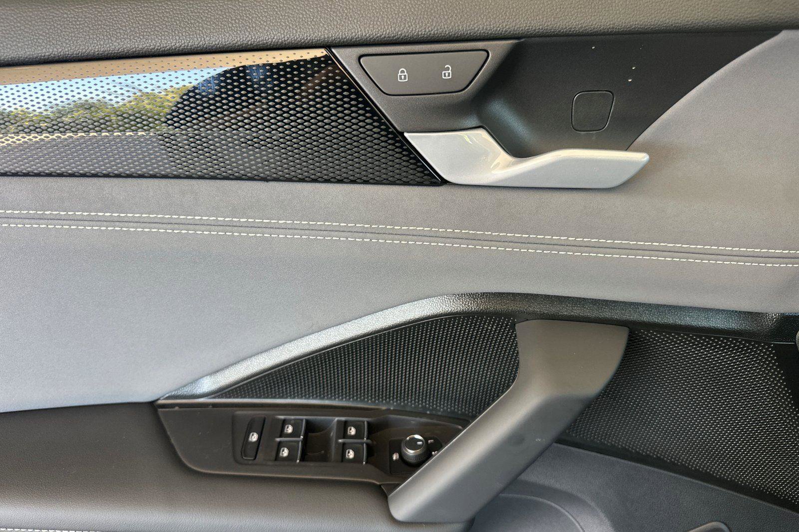 New 2025 Volkswagen Tiguan SE image 10